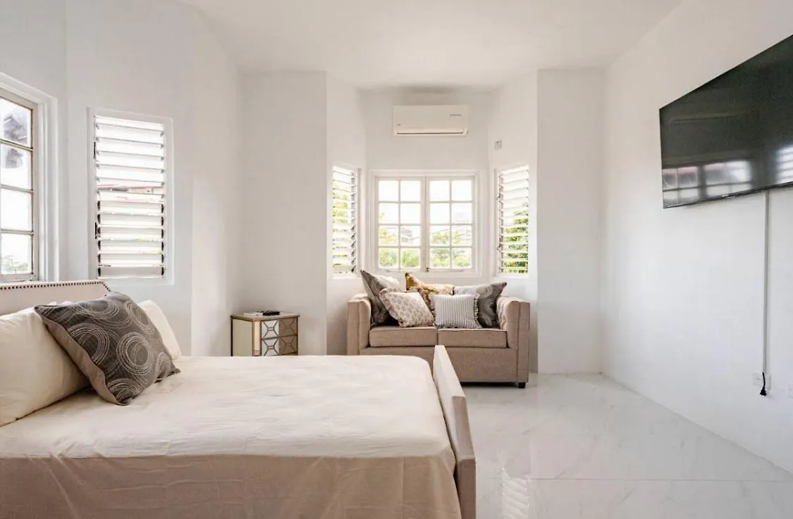 Apartmán Luxury New Kingston 3 Bed 2 Bath