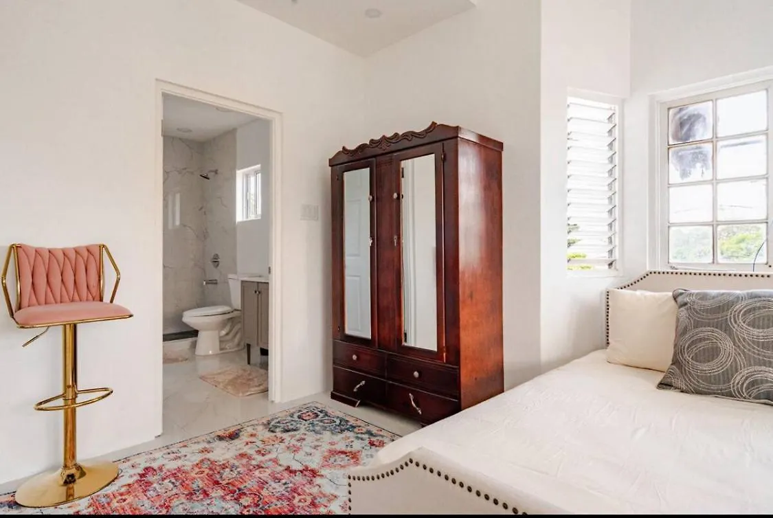 Apartmán Luxury New Kingston 3 Bed 2 Bath