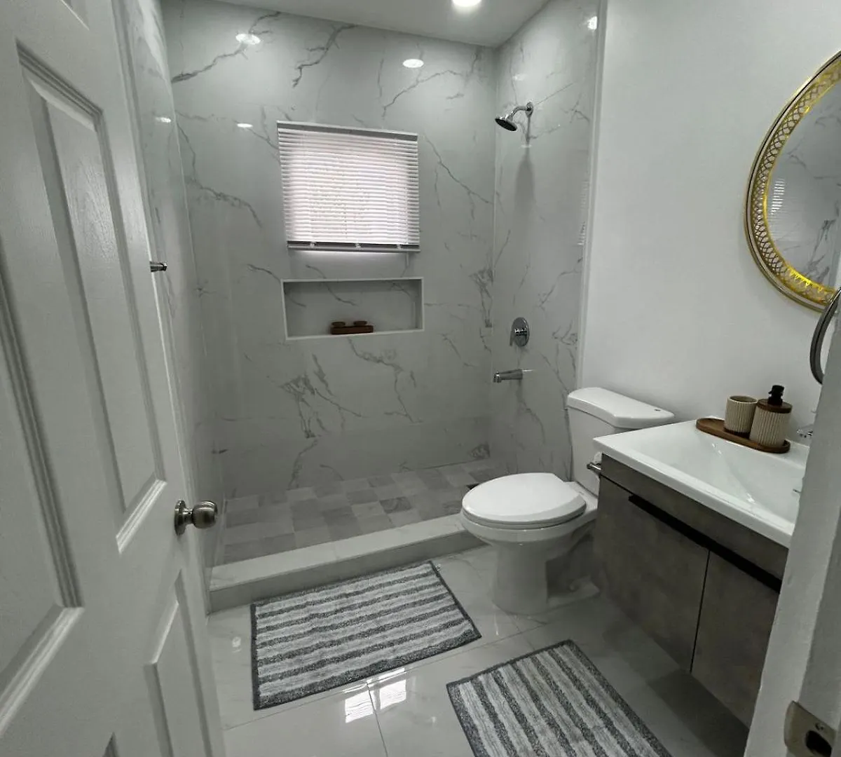 Luxury New Kingston 3 Bed 2 Bath Apartamento