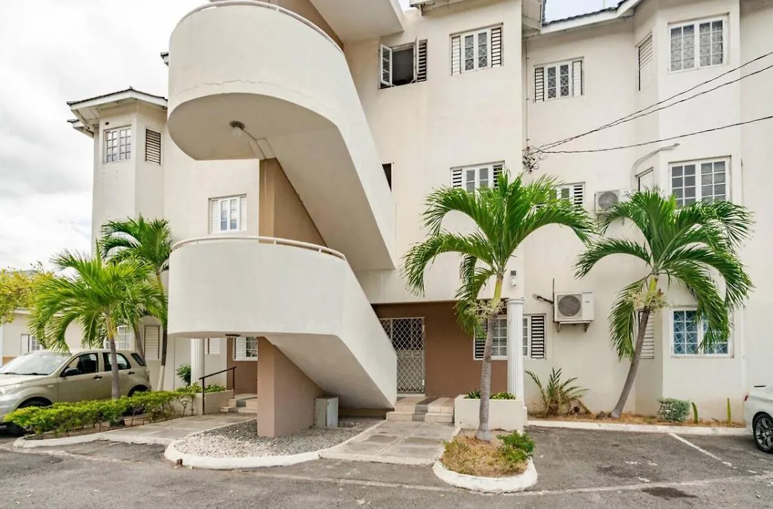 Luxury New Kingston 3 Bed 2 Bath Apartamento