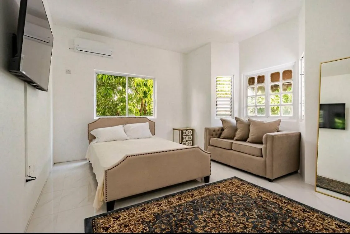 Luxury New Kingston 3 Bed 2 Bath Apartamento