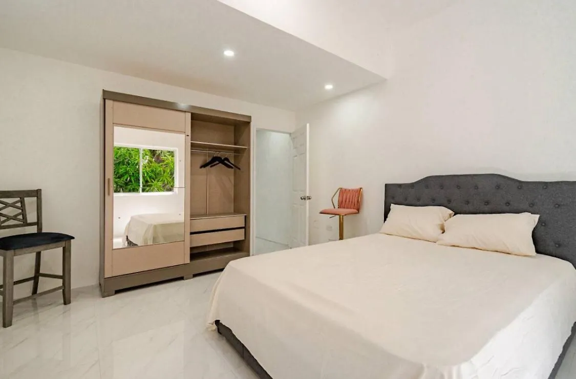 Ferienwohnung Luxury New Kingston 3 Bed 2 Bath